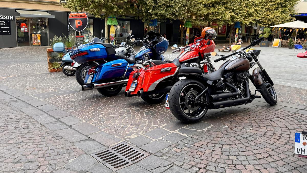 VIP Abstellplätze und die Parade am Samstag locken die Gäste in die Villacher Innenstadt