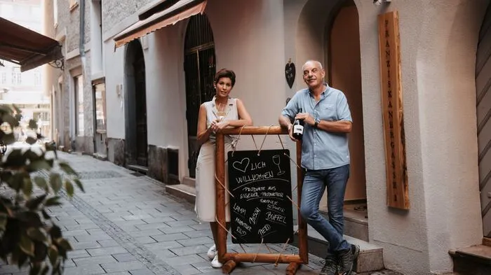 Aus der ersten Hälfte des 16. Jahrhunderts stammt das Wohn- und Geschäftshaus, in dem Unternehmer und Landwirt Hans Kilger (nicht im Bild) und Doris Kremser, Leiterin der Domaines Kilger Gastronomie Steiermark, das Fachgeschäft für Edelfleisch eröffnen. 