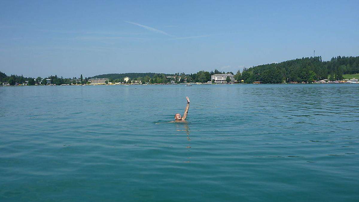 Symbolbild: Schwimmer in Not 