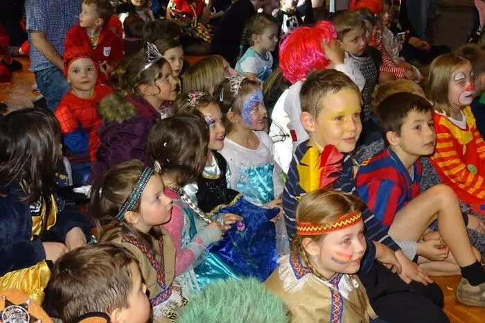 Spiderman, Cowboys, Eisköniginnen, Katzen und viele weitere schöne, bunte Verkleidungen gab es beim Kinderfasching in Mortantsch zu bewundern. Eine Kinderdisco und eine Tombola ergänzten das bunte Programm für die kleinen Faschingsnarren.