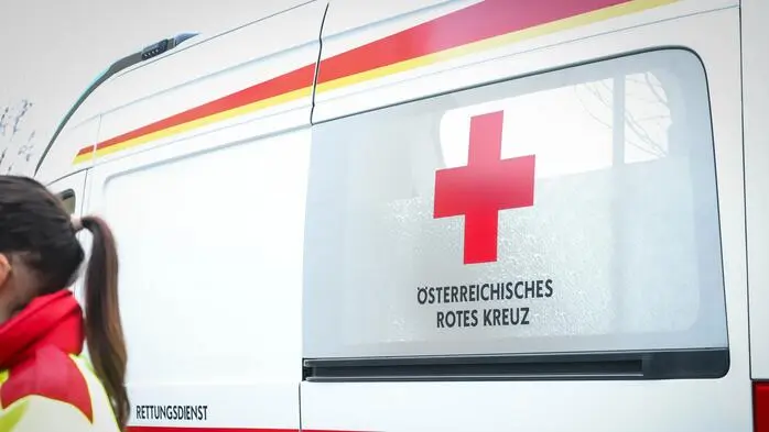 Drei Verletzte mussten ins Krankenhaus gebracht werden (Symbolfoto)