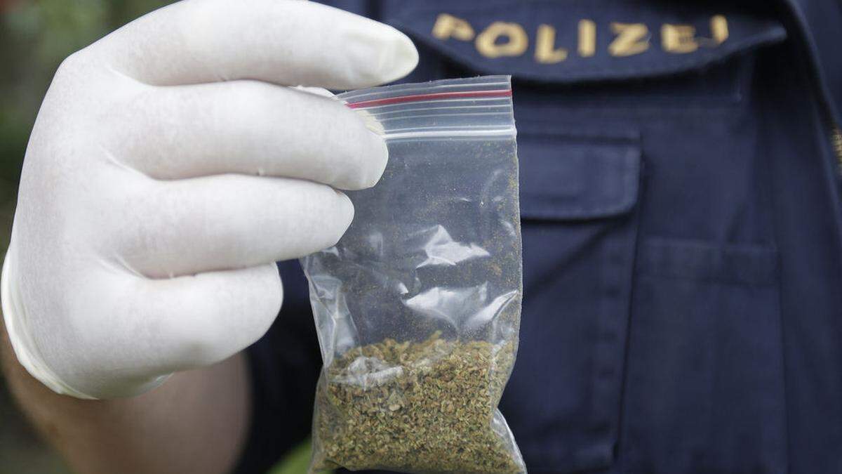 Polizisten stellten im Zuge einer Routinekontrolle in Murau in einem Wagen Marihuana sicher (Symbolbild)