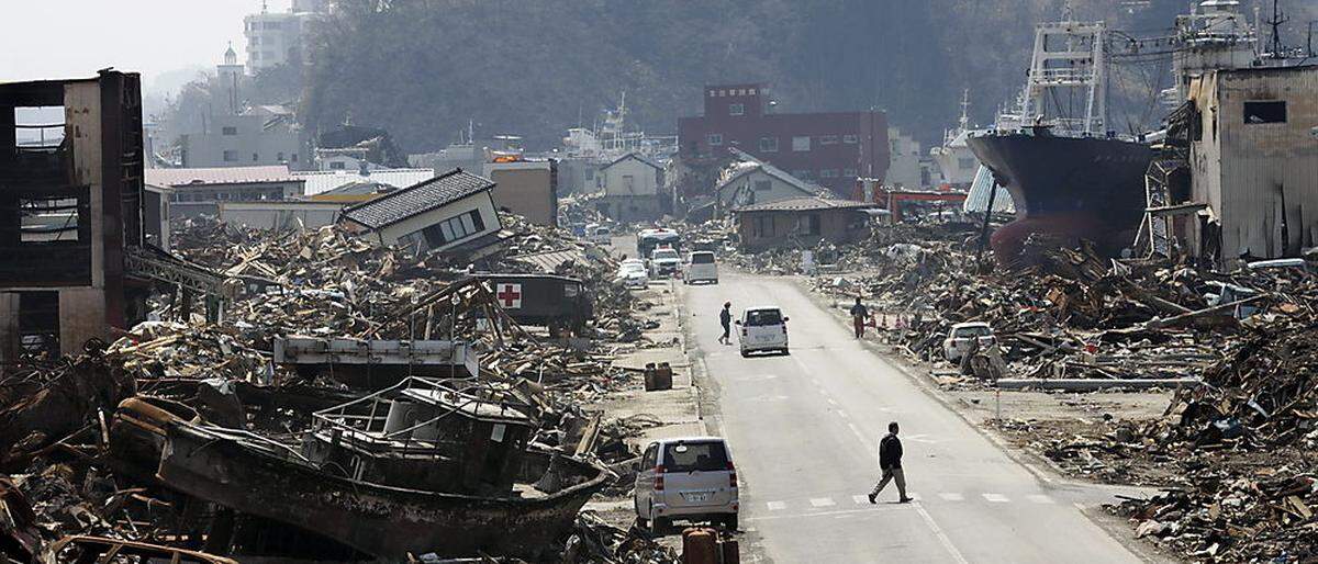 Die Zerstörung nach der Dreifach-Katastrophe vor zehn Jahren 