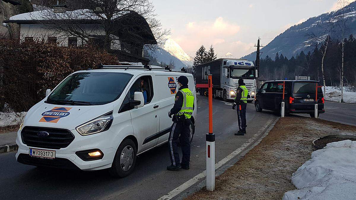 Die Kontrollen in Huben bleiben über den Dienstag hinaus aufrecht