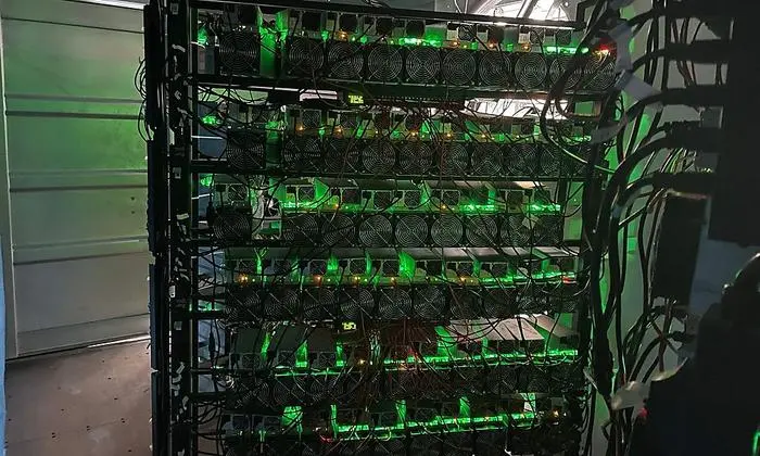 Eine Mining-Einheit aus dem NordeMiner bestehen heute aus tausenden zusammengeschlossenen Computernn von Texas