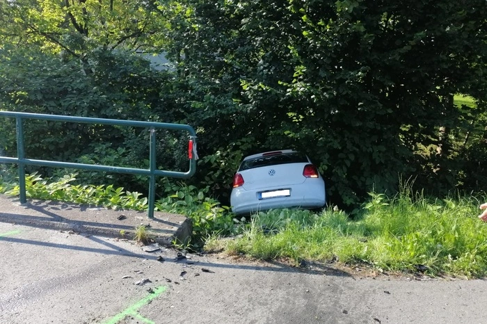 Beide beteiligten Fahrzeuge wurden schwer beschädigt.
