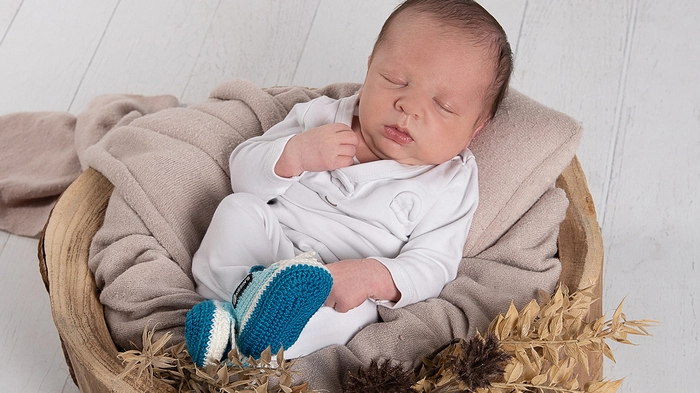 Am 12. November um
5.30 Uhr kam Julian
Andreas (3495 g, 50
cm) zur Welt. Es
freuen sich Bianca
und Andreas Reßmann sowie die
Geschwister Yannik
(6) und Hanna (2) in
Althofen