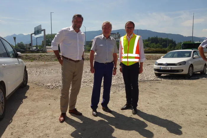 Landesbaudirektor Andreas Tropper, Verkehrslandesrat Anton Lang und Baubezirksleiter Rainer Kienreich beim Lokalaugenschein