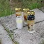 An jener Stelle der Friesacher Bundesstraße (B 317) bei Mölbling, an der am Montag vier Menschen starben, brennen Kerzen