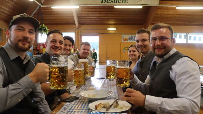 Beim 1. Michöla Oktoberfest durfte auch eine richtige Maßkrug Bier nicht fehlen.