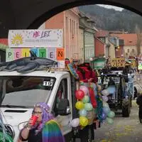 Die Gruppen überzeugen jedes Jahr mit aufwändig gestalteten Wägen