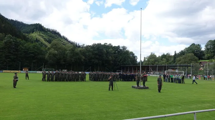 Zwei Wochen sind vergangen, seit das Österreichische Bundesheer mit 130 Mann sein Quartier in der Stanz bezogen hat, um dort gegen die Unwetterschäden zu kämpfen. 