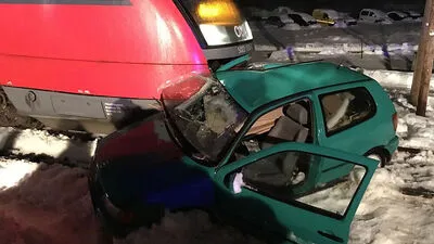 In Hermagor wurde ein Auto vom Zug erfasst