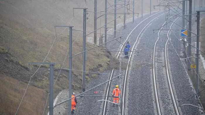 Nördlich von Straßburg ist am Donnerstagfrüh ein TGV-Hochgeschwindigkeitszug teilweise entgleist.