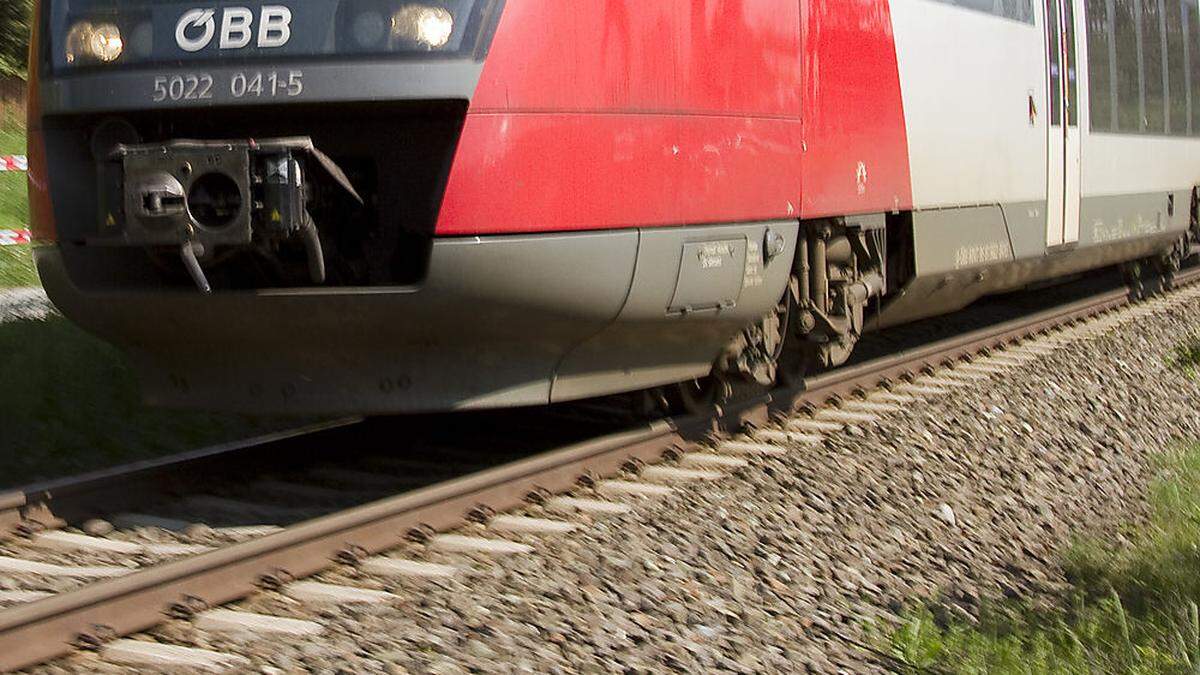 Bahngäste müssen auf der Ostbahn zwischen Graz Ostbahnhof und Fehring auf den Schienenersatzverkehr ausweichen