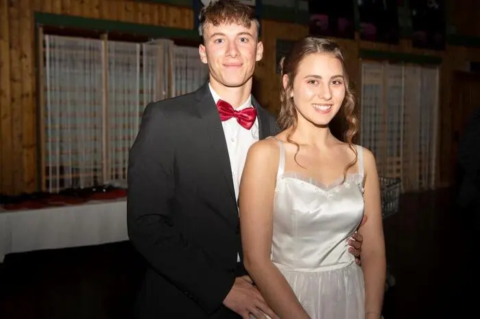 Für 51 Maturantinnen und Maturanten war es eine rauschende Ballnacht, die sie mit einer von der Tanzschule "Dance Austria" choreografierten Polonaise eröffneten.