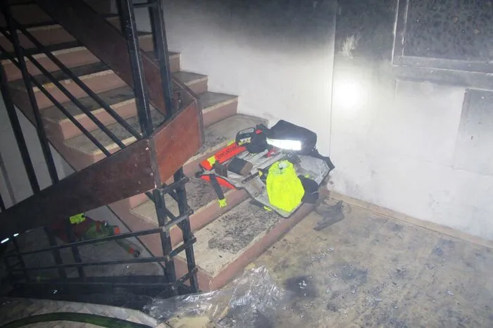 Die Berufsfeuerwehr Graz stand mit sechs Fahrzeugen und 29 Mann ca. 2 Stunden im Einsatz.