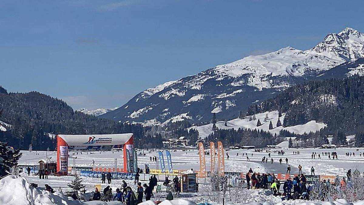 Bei strahlendem Wetter ging Montagvormittag das Profirennen über die Bühne