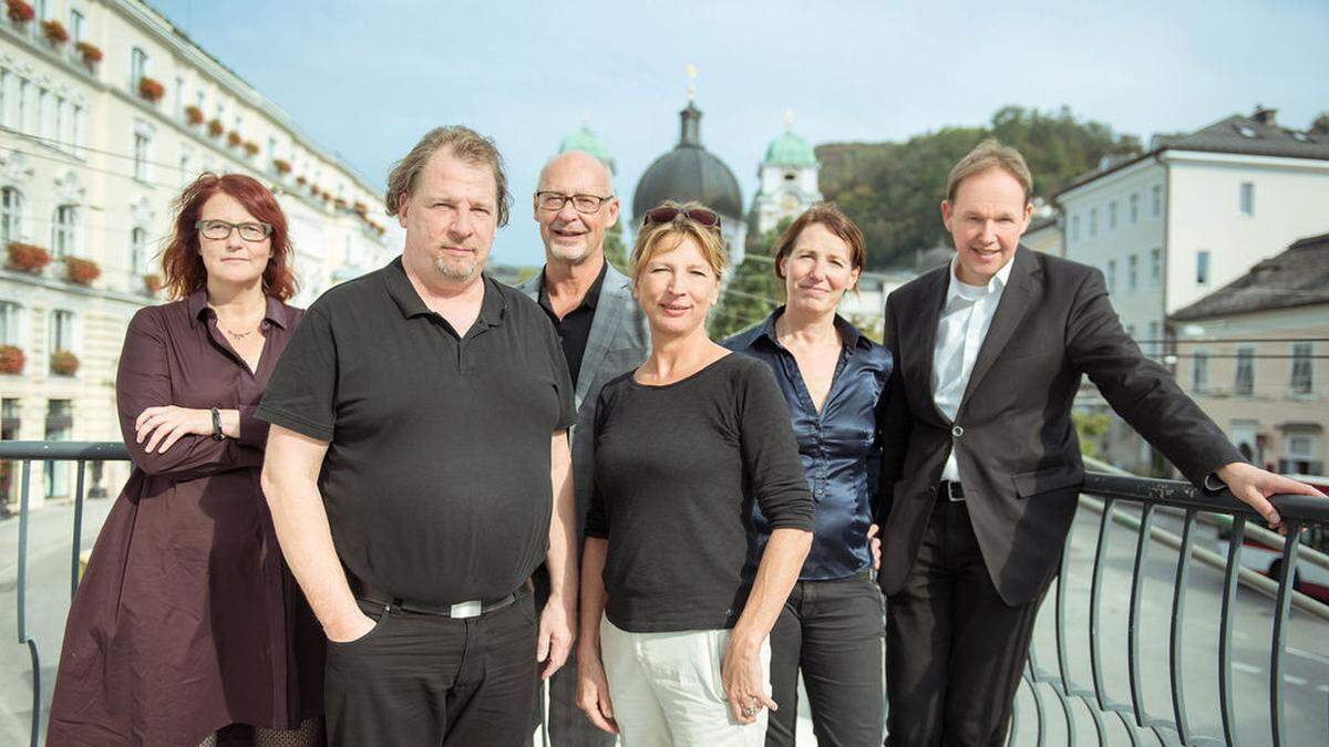 Sechs der acht Unterzeichner: Stephanie Gräve, Hermann  Schneider, Johannes Reitmeier, Iris Laufenberg, Marie Rötzer und Carl Philip von Maldeghem 