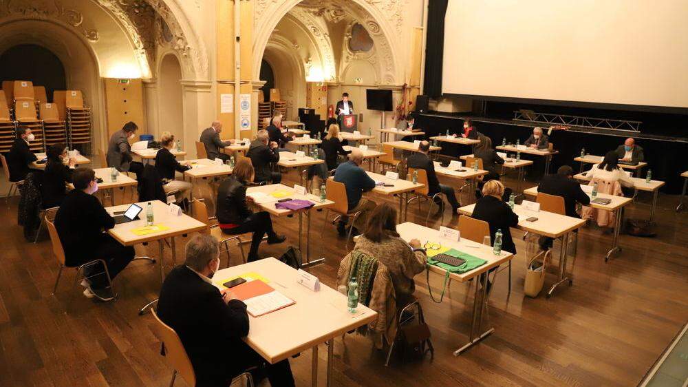 Die Judenburger Gemeinderatssitzung fand am Donnerstag (22. April) coronabedingt im Veranstaltungszentrum statt