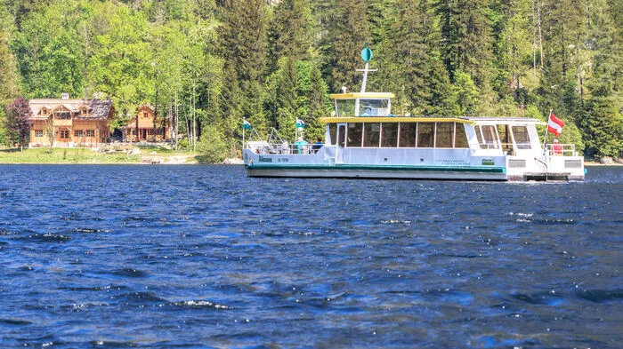 Mit dem Solarschiff geht's am schnellsten zur Seewiese
