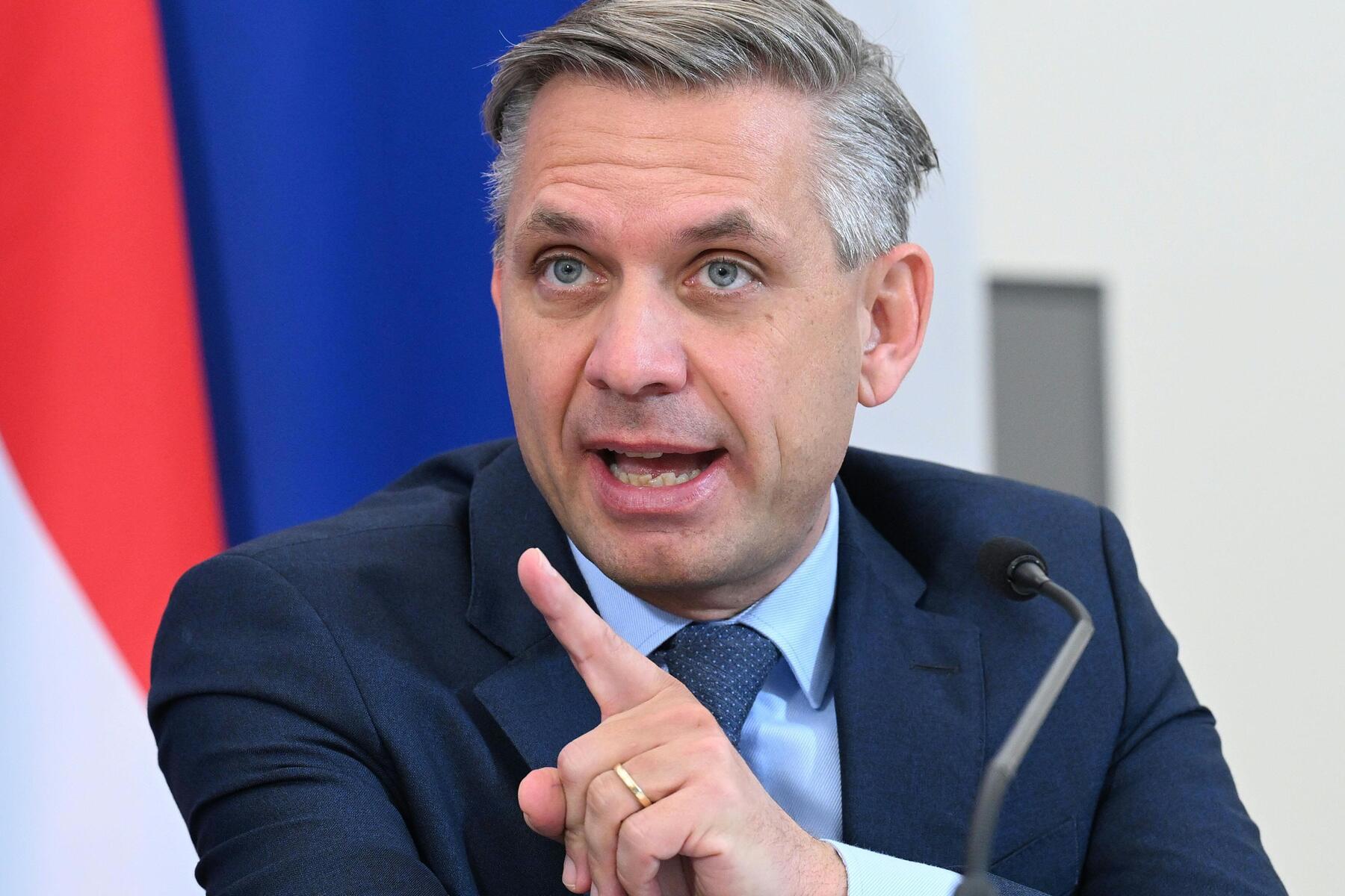 Wirtschaftsminister Hattmannsdorfer: „Ich halte nichts von einer Alarmstimmung“