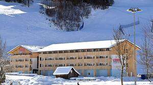 Das Foto zeigt das Cooee alpin Hotel im Jänner dieses Jahres. Eröffnet werden soll es im Juni