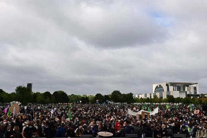 Die Polizei Berlin sprach von 10.000 Teilnehmern.
