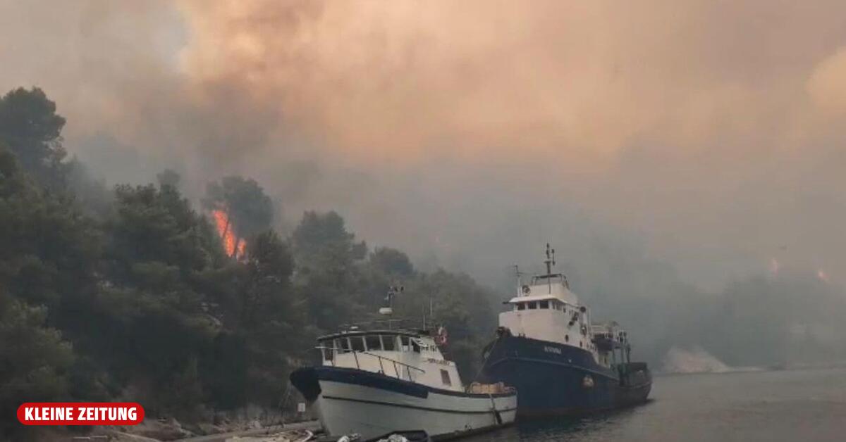 Dramatic scenes on the island of Brač: Forest fire spreads
