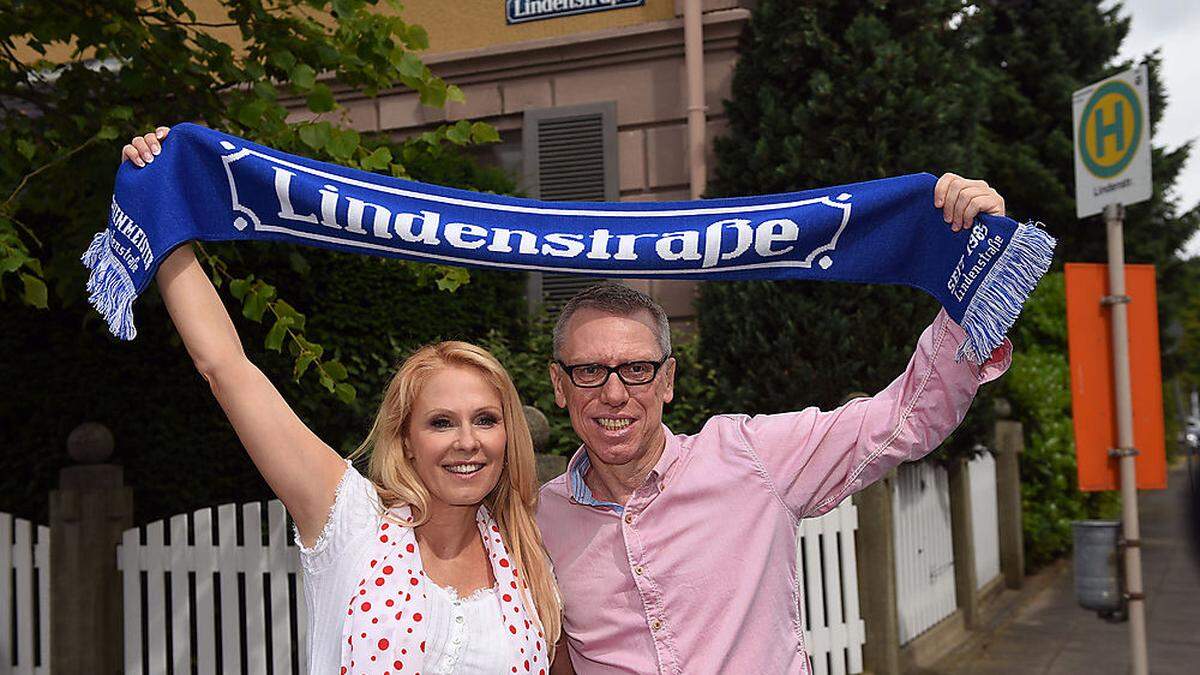 Peter Stöger mit Ulrike Kriegler bei den Dreharbeiten in Köln