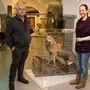 Werner Thelian und Christine Ragger mit dem letzten erlegten Wolf im Lavanttal (Leihgabe Landesmuseum Kärnten) 