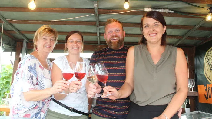 Rosi Blasl, Martina Fritz, Karl und Claudia Blasl eröffneten das Fest.