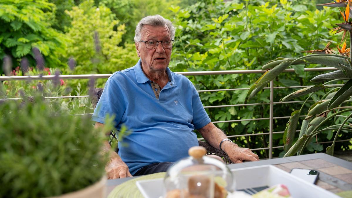 Harald Scheucher beim Sommergespräch auf der Terrasse seines „mediterranen Ruhepols“