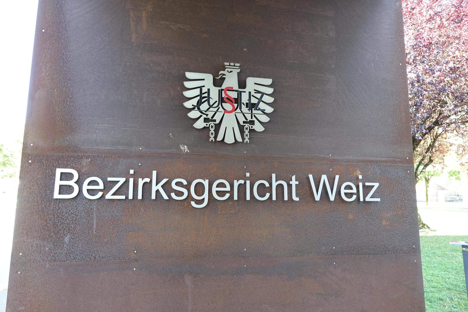 Bezirksgericht Weiz: 17-Jährige soll von 39-jährigem Firmpaten sexuell belästigt worden sein