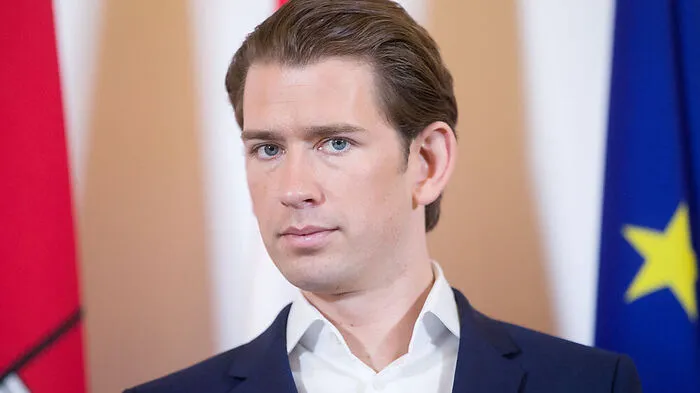 Am Samstag übernimmt Bundeskanzler Sebastian Kurz für Österreich die Ratspräsidentschaft. Zuletzt hat er sich - ob mit oder ohne Beteiligung der FPÖ - auf der rigiden Seite positioniert: Schließen der Fluchtrouten, Auffanglager in Drittländern, Treffen mit Orbán und Seehofer sind Eckpunkte seiner Asylpolitik. Kurz will den Schleppern ein Ende setzen und trifft damit eines der Hauptanliegen des Gipfels.