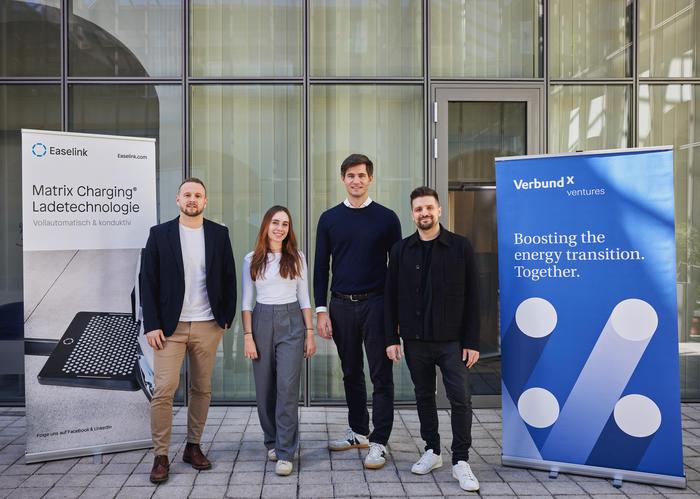 From left to right: Gregor Eckard (Easelink), Sarah Toth (VERBUND X Ventures), Hermann Stockinger (Easelink), and Peter Schiff (VERBUND 