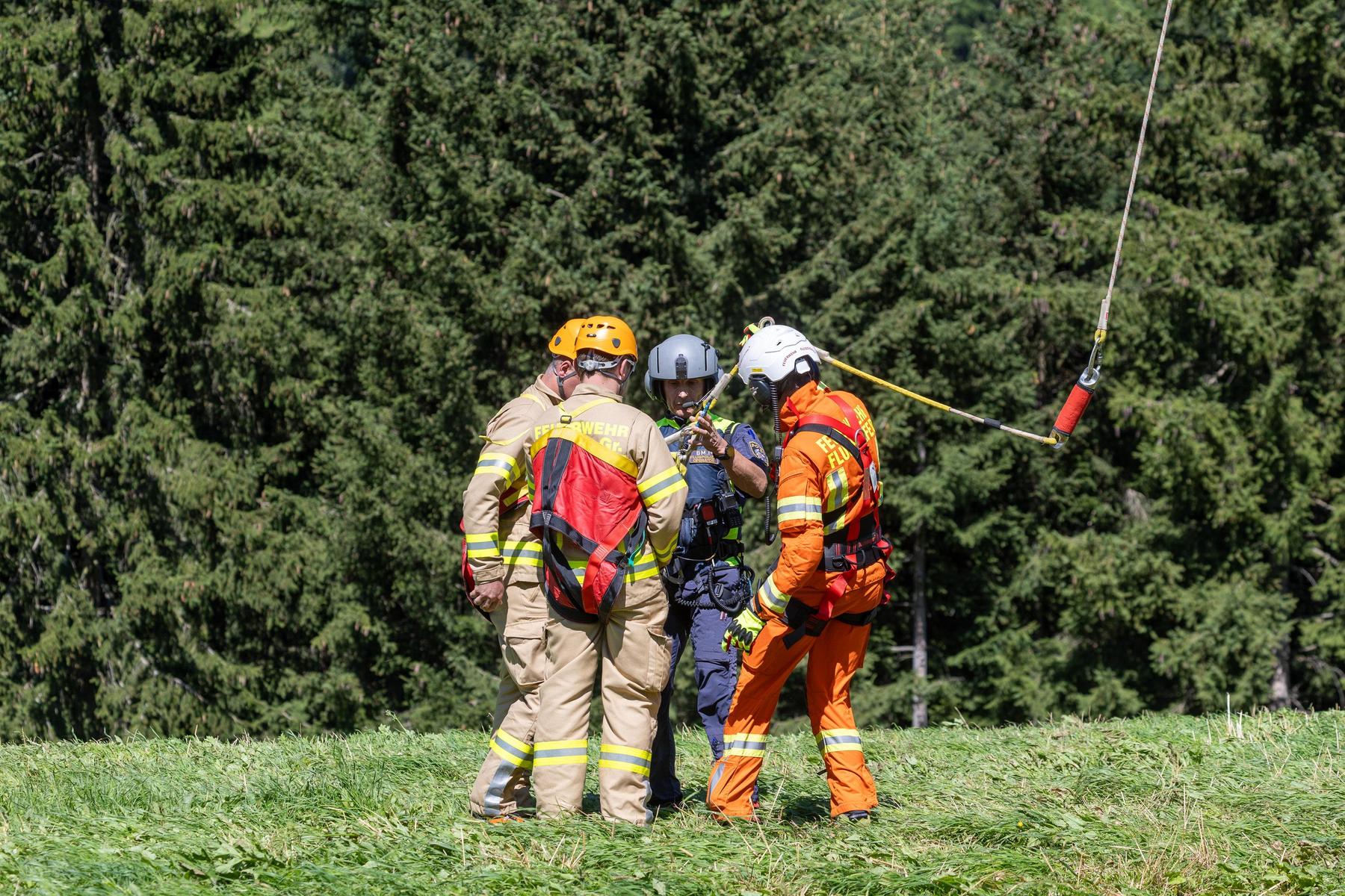 Osttiroler Feuerwehren nach Blitzeinschlag auf fast 2000 Meter geflogen
