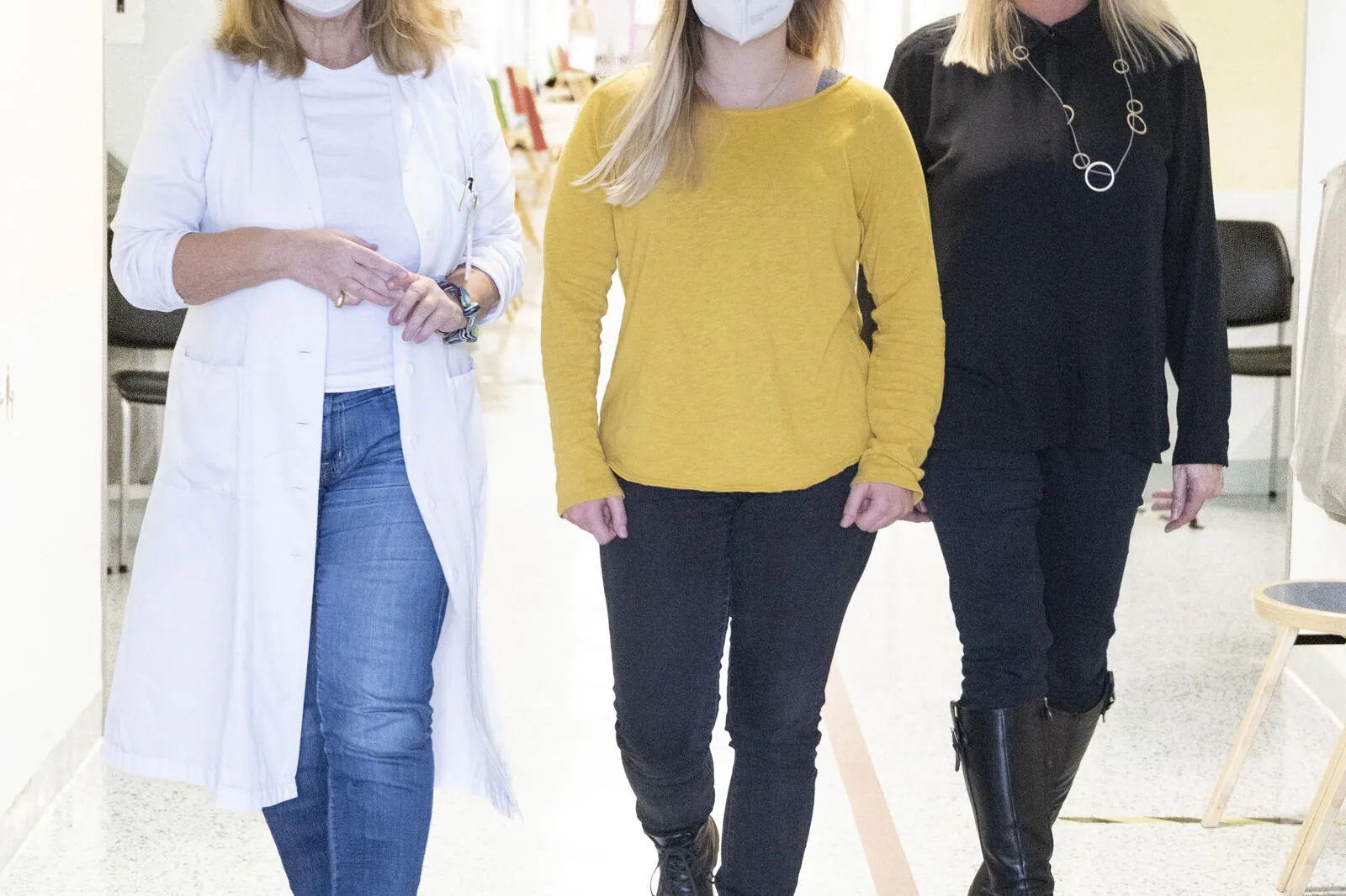 Almuthe Hauer, pädiatrische Gastroenterologin am Uni-Klinikum Graz (links) mit Magdalena (mMtte) und ihrer Mutter Michaela 