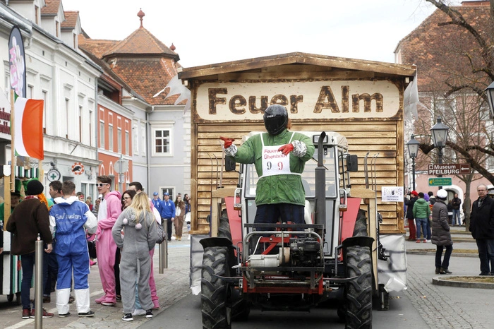 immer Faschingsumzüge veranstaltet wurden...