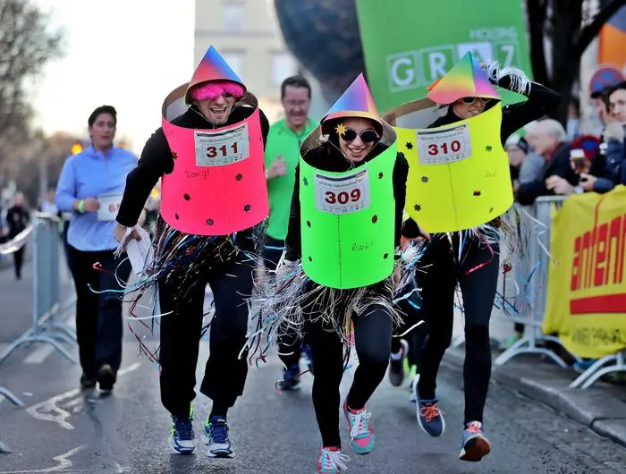 GRAZ,AUSTRIA,31.DEC.17 - RUNNING - Silvesterlauf. Image shows participants. Photo: GEPA pictures/ Hans Oberlaender