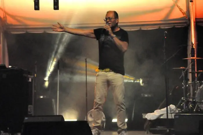 Im Anschluss betrat DJ Erich Fuchs die Bühne und heizte die Stimmung im Publikum an
