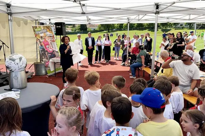 Die Veranstaltung bot neben den sportlichen Wettkämpfen auch vielfältige kulturelle Aktivitäten mit Livemusik, kulinarischen Köstlichkeiten, Tombola und Unterhaltung für alle Altersgruppen