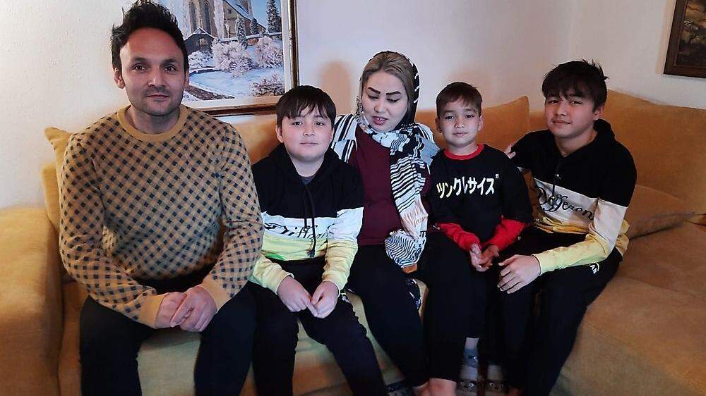 Habib Hossaini mit seiner Frau Hamideh und den drei Kindern. 