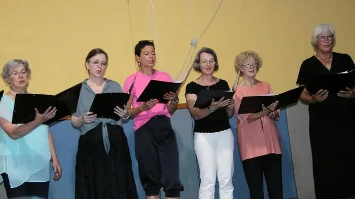 Eine Woche lang verbrachten 20 Frauen und Männer, auch aus Deutschland, im Rahmen einer Singwoche beim Klugbauern am Reinischkogel in der Gemeinde Ligist.