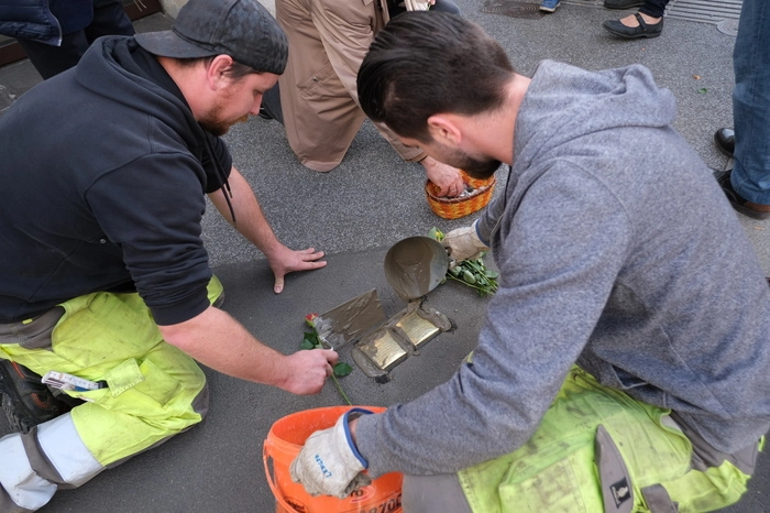 Am selben Tag wurden außerdem 13 Stolpersteine an neun Stellen in Graz verlegt. Neben jüdischen Opfern waren es diesmal auch Menschen, die sich im Widerstand gegen den Nationalsozialisten engagierten, Zeugen Jehovas, Roma und Homosexuelle, derer an diesem Tag gedacht wurde.    