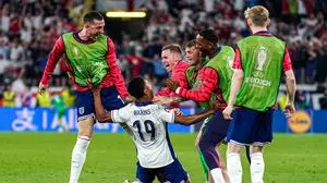 EURO 2024, Die Highlights Sport Bilder des Tages 2024-07-10 Netherlands v England - Semi-Final - UEFA EURO, EM, Europameisterschaft,Fussball 2024 DORTMUND, GERMANY - JULY 10: Ollie Watkins of England celebrates the late winning goal with his teammates during the Semi-Final - UEFA EURO 2024 match between Netherlands and England at BVB Stadion Dortmund on July 10, 2024 in Dortmund, Germany. Photo by Joris Verwijst/BSR Agency Dortmund Germany Content not available for redistribution in The Netherlands directly or indirectly through any third parties. Copyright: xBSRxAgencyx