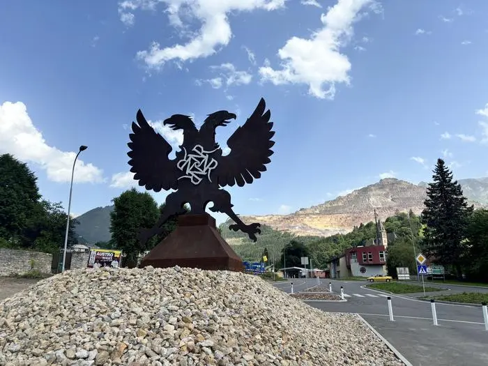 Mehr als ein Jahr dauerte es, bis die Skulptur aufgestellt werden konnte