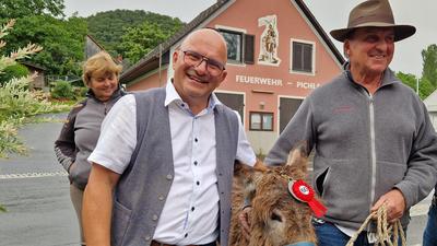 Jubilar Anton Gangl bekam auch einen Esel, mit dem es eine besondere Bewandtnis hat