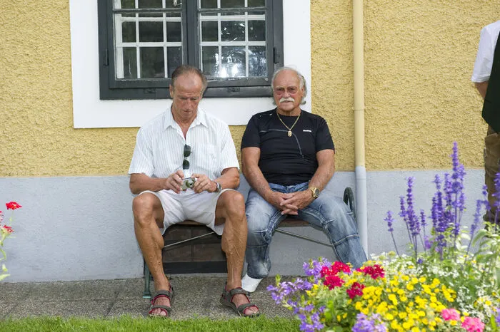 Entsprechend war das Schwarzenegger-Museum immer ein fixer Treffpunkt. Auf diesem Archiv-Bild sitzt Kainrath neben Kurt Marnul.