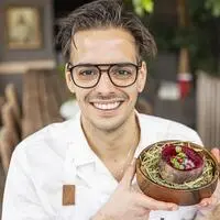 David Senfterist ein hochdekorierter Koch aus Lienz, der sich in der Welt des Fine Dining bewegt und sich mehr Haubenlokale in Osttirol wünscht